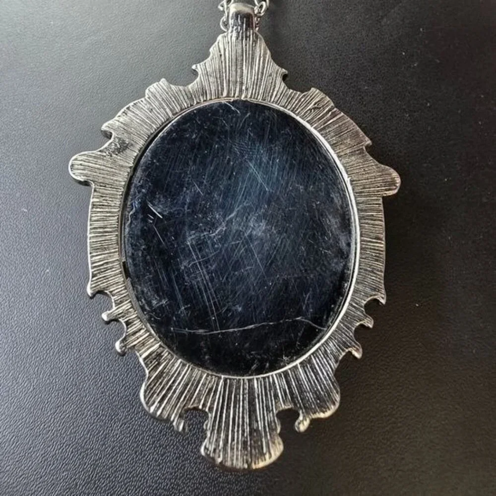 🎃 Gothic Spider on Purple Acrylic Necklace‎ (NWOT)